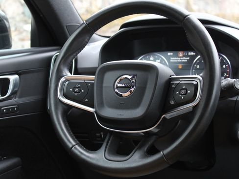 Used 2019 Volvo XC40 T5 Momentum image 20