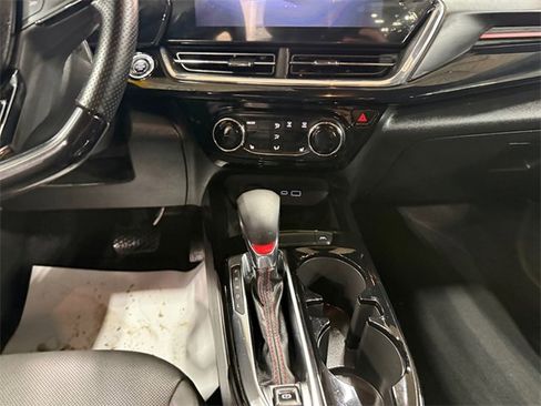 Used 2025 Chevrolet Trax RS w/ Sunroof Package image 11