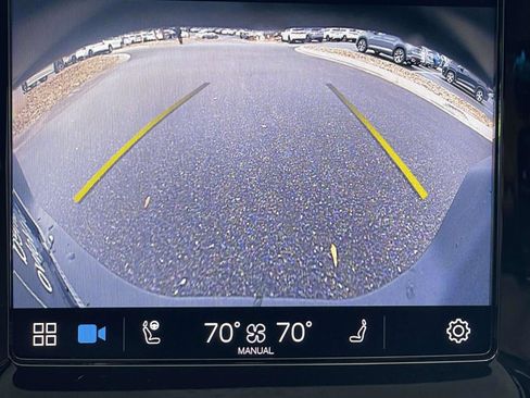 Certified 2023 Volvo XC40 B5 Ultimate w/ Climate Package image 26