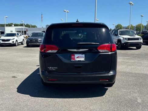 Used 2023 Chrysler Voyager LX FWD image 5