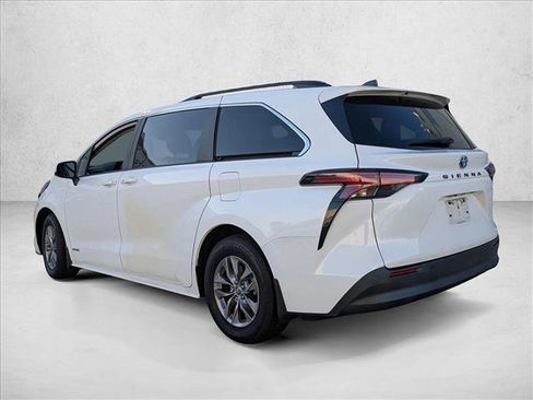 Certified 2021 Toyota Sienna LE image 7