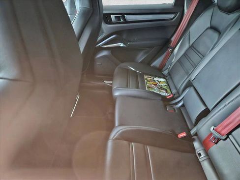 Used 2019 Porsche Cayenne Turbo image 12