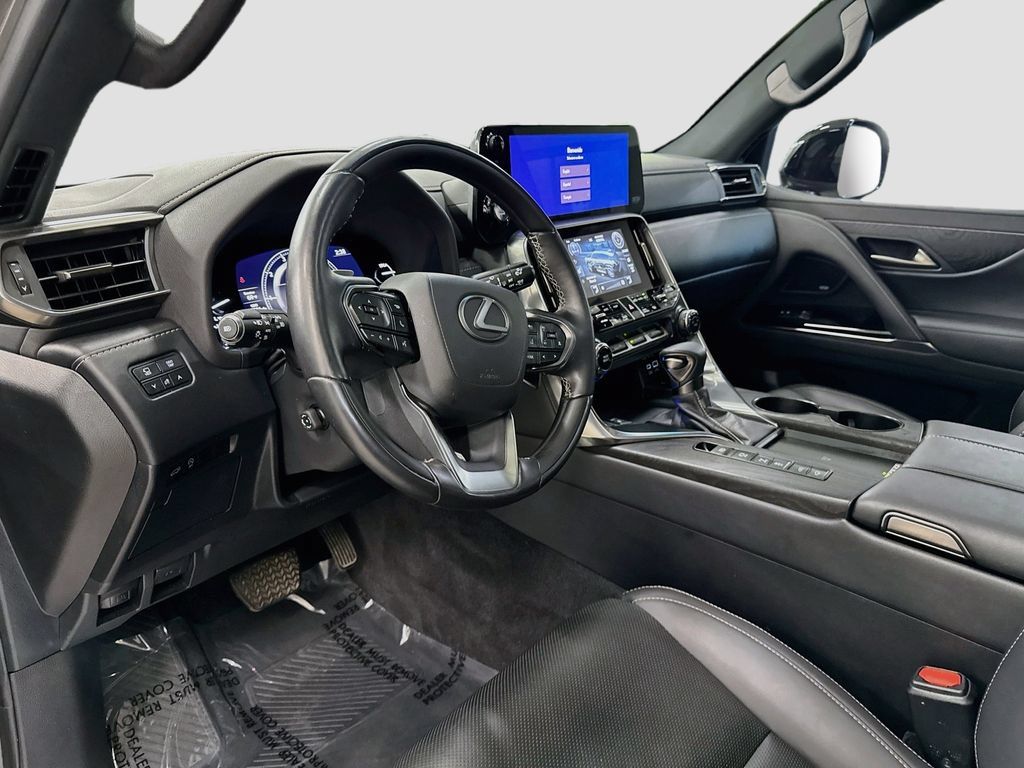 Used 2023 Lexus LX 600 4WD w/ Appearance Package image 9