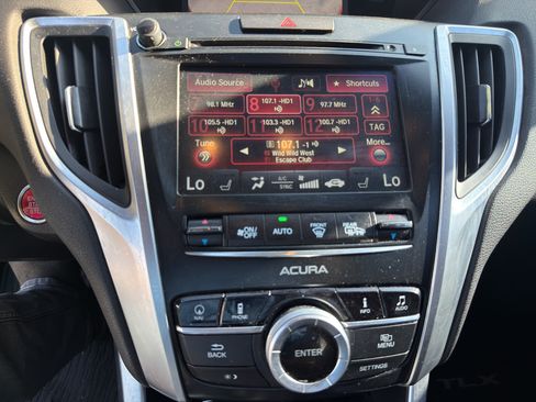 Used 2015 Acura TLX w/ Technology Package FWD image 10