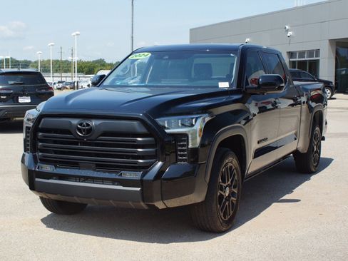 Used 2024 Toyota Tundra Limited AWD/4WD image 2
