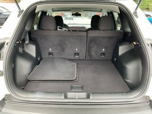 Used 2019 Jeep Cherokee Latitude w/ Popular Appearance Group FWD image 26