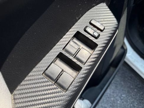 Used 2015 Toyota RAV4 LE AWD/4WD image 19