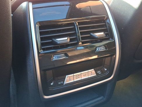 Used 2024 BMW X5 xDrive50e image 11