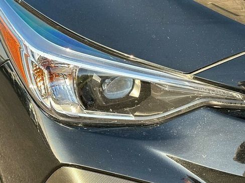 Used 2024 Subaru Crosstrek 2.0i Premium image 31