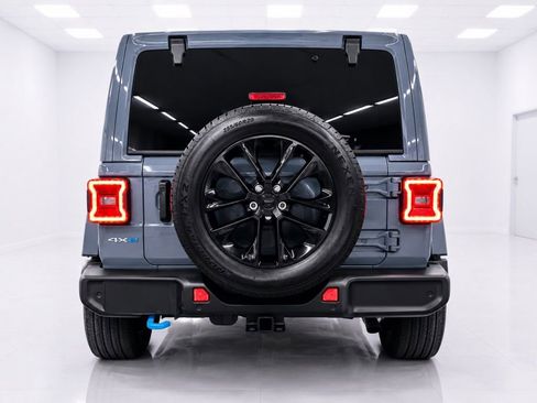 Used 2024 Jeep Wrangler Unlimited Sahara w/ Technology Group AWD/4WD image 11