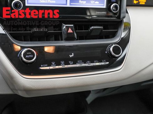 Used 2022 Toyota Corolla LE w/ Carpet Mat Package (TMS) image 19