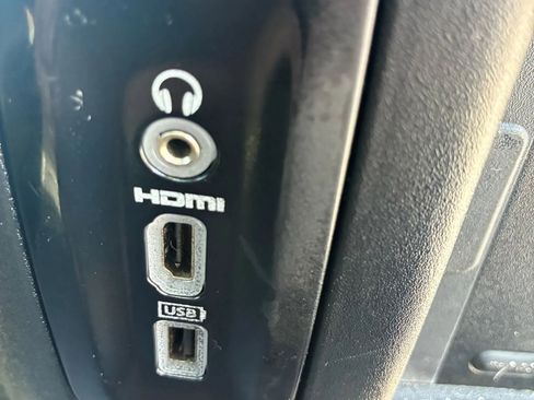 Used 2017 Chrysler Pacifica Limited image 24