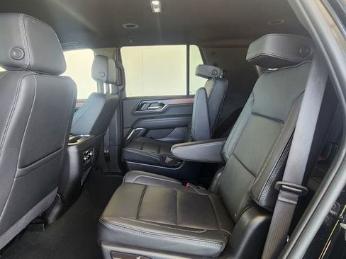 Used 2025 GMC Yukon Denali RWD image 16