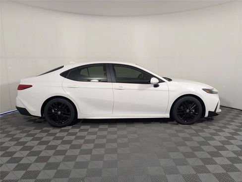 New 2026 Toyota Camry SE FWD image 4