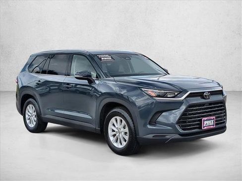 Used 2025 Toyota Grand Highlander FWD image 3