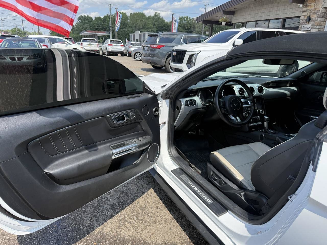 Used 2017 Ford Mustang GT Premium w/ Equipment Group 401A RWD image 21