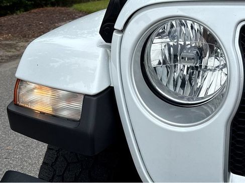 Used 2020 Jeep Wrangler Unlimited Sahara AWD/4WD image 20