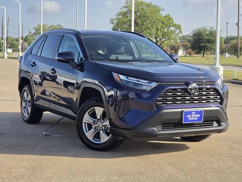 Used 2025 Toyota RAV4 XLE FWD image 2