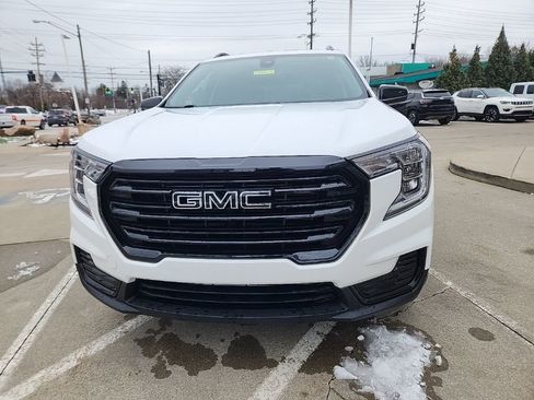 Used 2023 GMC Terrain SLE w/ Driver Convenience Package image 7