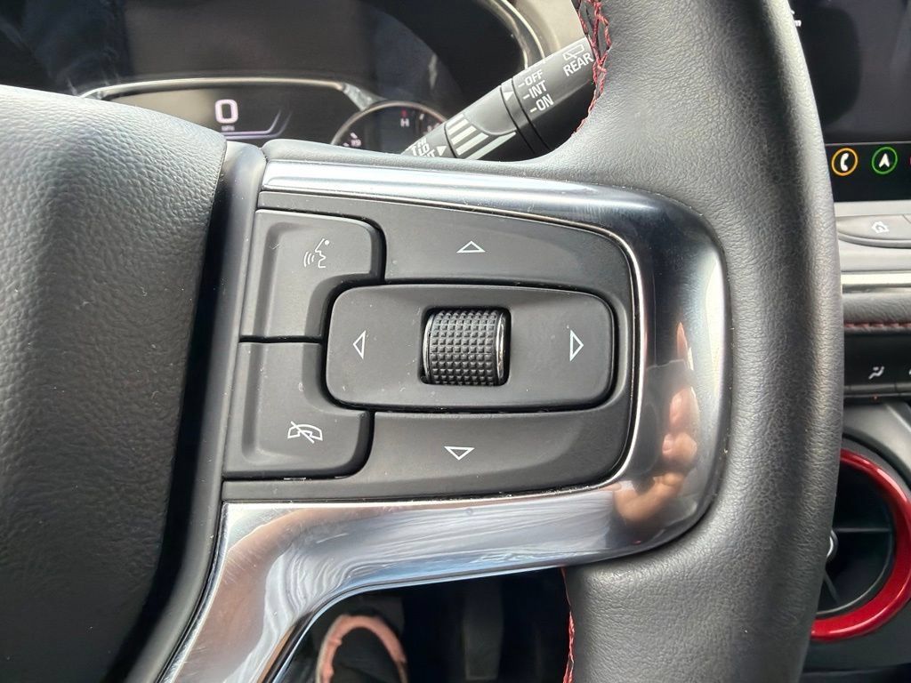 Used 2025 Chevrolet Blazer RS FWD image 9
