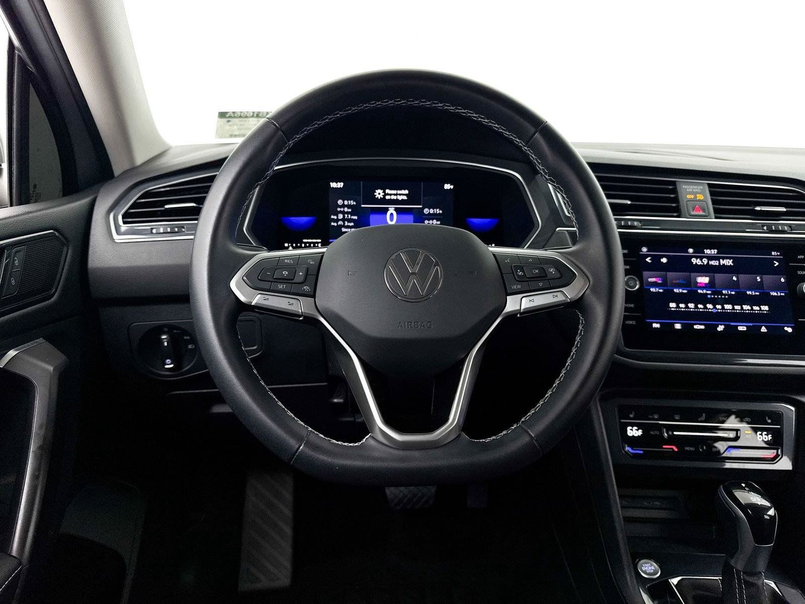 Used 2022 Volkswagen Tiguan SE FWD image 3