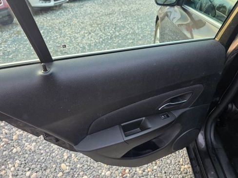 Used 2014 Chevrolet Cruze LT image 18