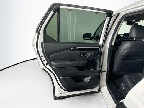 Used 2025 Honda Pilot EX-L image 25