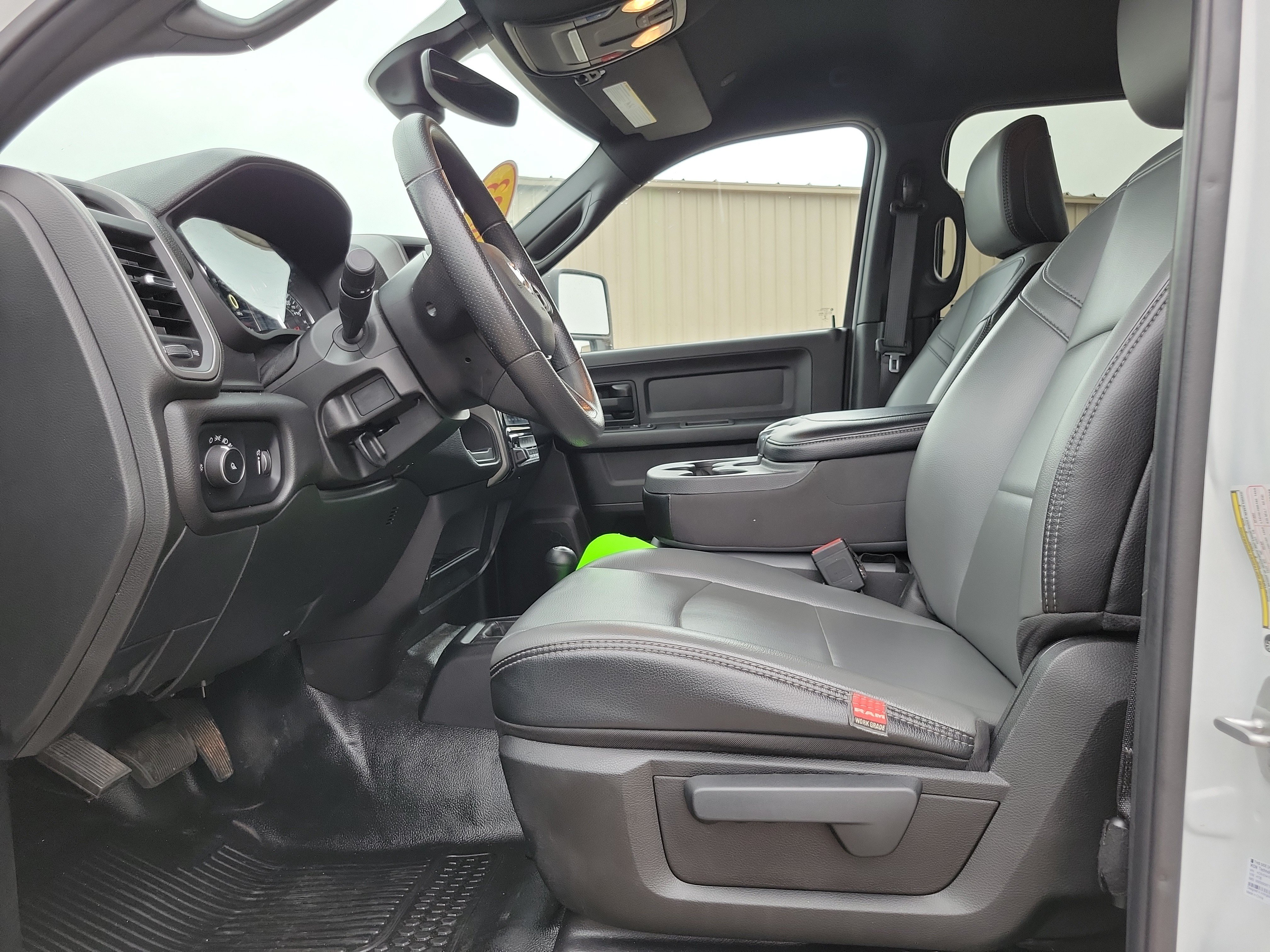 Used 2023 RAM 2500 Tradesman w/ Chrome Appearance Group AWD/4WD image 7