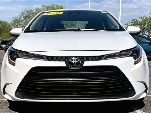 Used 2024 Toyota Corolla LE image 3