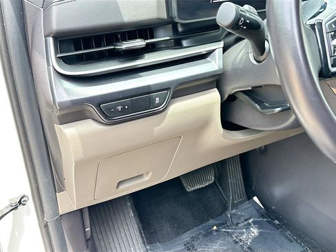 Used 2025 Kia Carnival FWD image 10