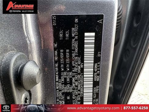 Used 2025 Toyota Highlander XLE image 22