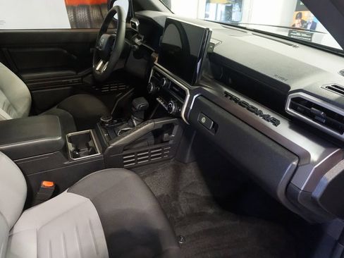 Certified 2025 Toyota Tacoma TRD Off-Road image 24