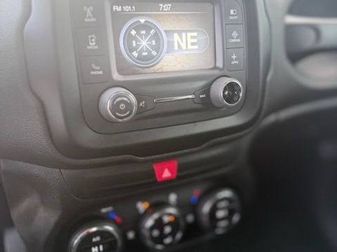 Used 2017 Jeep Renegade Altitude AWD/4WD image 12
