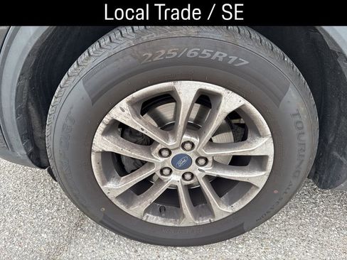 Used 2022 Ford Escape SE image 3