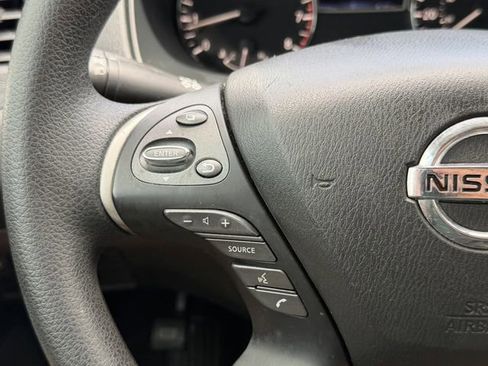 Used 2020 Nissan Pathfinder S image 21