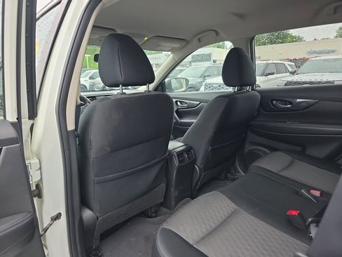 Used 2017 Nissan Rogue SV AWD/4WD image 17