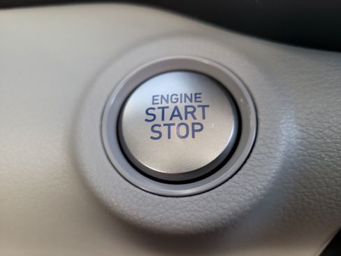Used 2025 Hyundai Venue SEL FWD image 28
