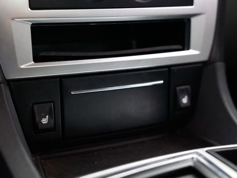 Used 2005 Chrysler 300 C w/ Protection Group II image 32