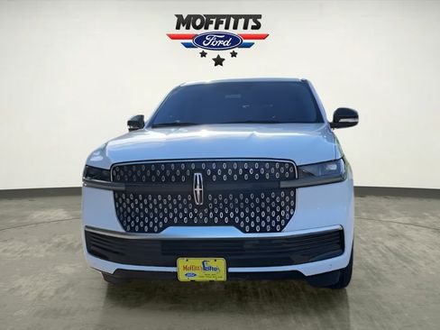 Used 2025 Lincoln Navigator L Reserve AWD/4WD image 8