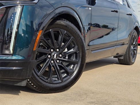 Used 2024 Cadillac Lyriq Sport RWD image 8