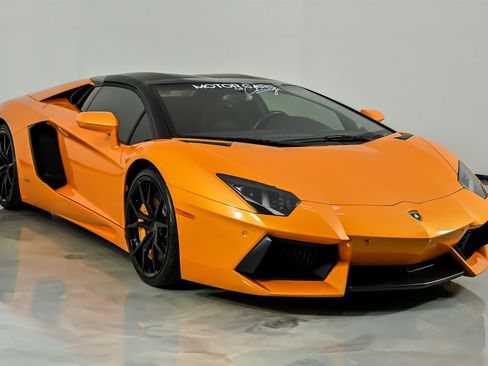 Used 2016 Lamborghini Aventador LP 700-4 image 3
