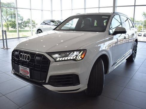 Used 2023 Audi Q7 3.0T Premium Plus w/ Premium Plus Package AWD/4WD image 3