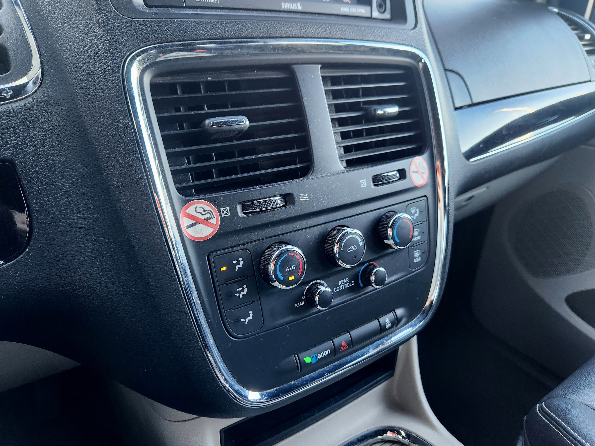 Used 2019 Dodge Grand Caravan SXT FWD image 28