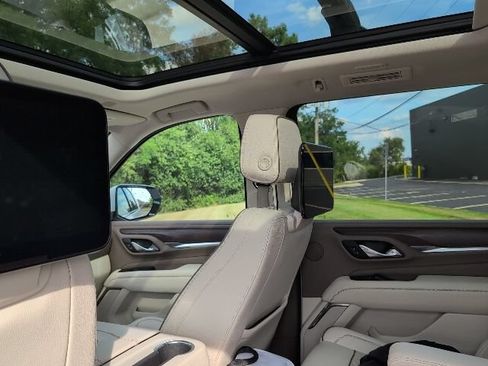Used 2021 GMC Yukon XL Denali w/ Denali Ultimate Package AWD/4WD image 8