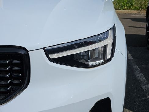 Used 2024 Volvo XC40 B5 Plus w/ Protection Package Premier AWD/4WD image 4