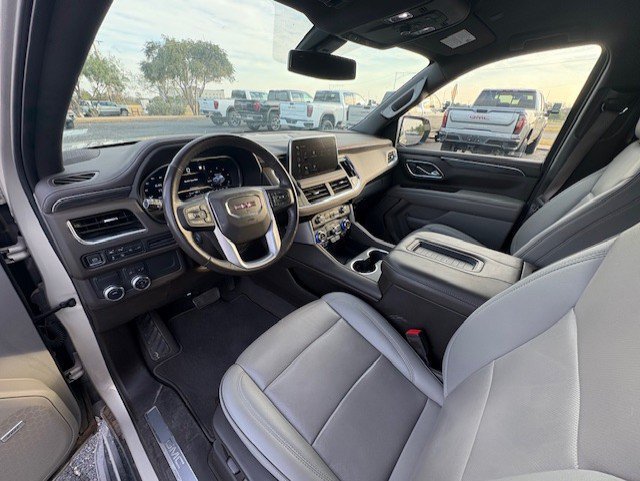 Used 2022 GMC Yukon XL SLT w/ SLT Luxury Package RWD image 14