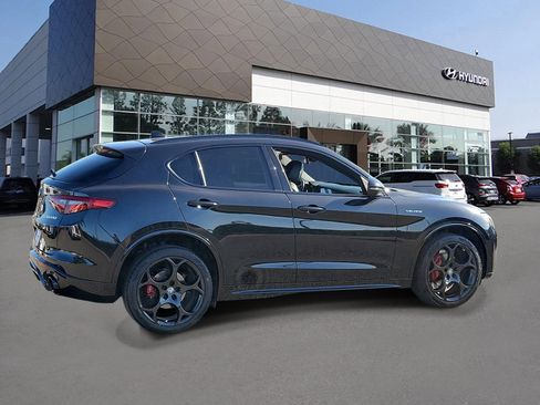Used 2022 Alfa Romeo Stelvio Veloce AWD/4WD image 2