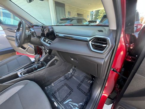 Used 2025 Chevrolet TrailBlazer LT image 35