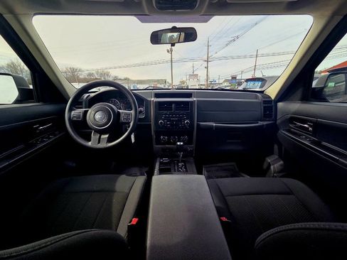 Used 2012 Jeep Liberty Sport image 17