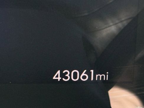 Used 2024 Buick Encore GX Sport Touring image 11